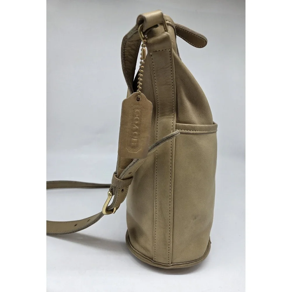 Coach 302 Glove‑Tanned Leather Shoulder Bag USA Made Vintage Beige Zip Top Purse